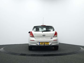 Car image 12