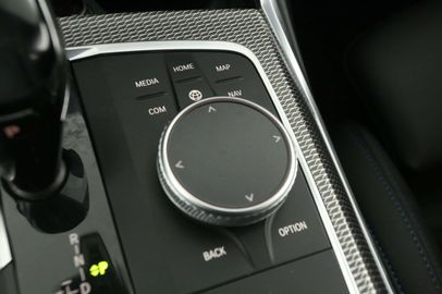 Car image 32