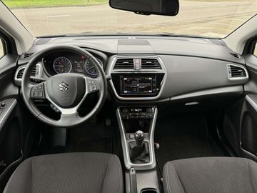 Car image 13