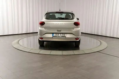 Car image 3