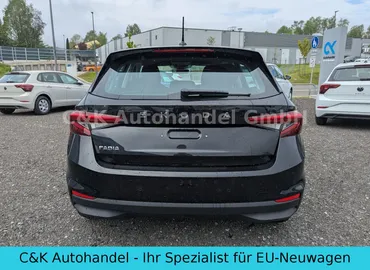 Car image 14