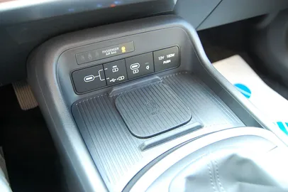 Car image 25