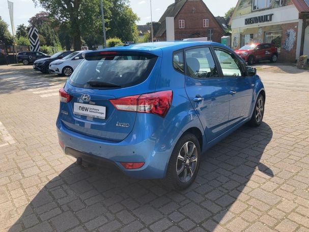 Hyundai ix20 1.4 blue YES! Silver 66 kW image number 4