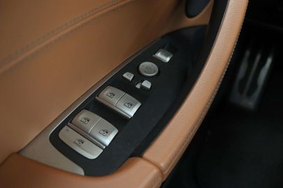 Car image 36