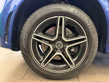 Car image 32