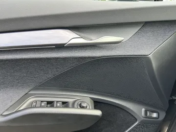 Car image 33