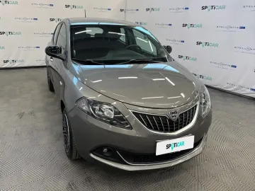 Car image 2