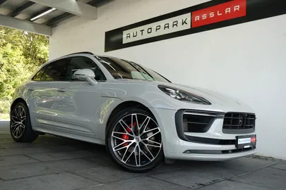Car image 29