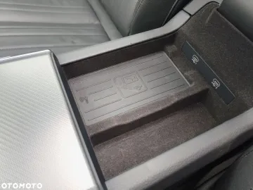 Car image 40