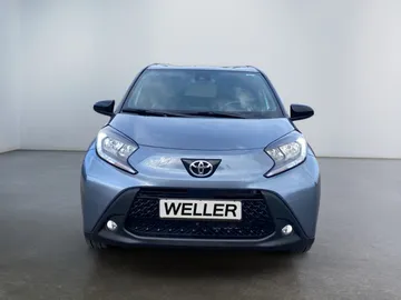 Car image 3