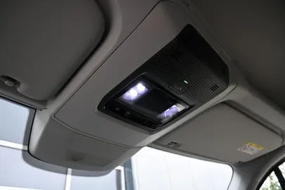 Car image 40