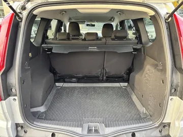 Car image 27