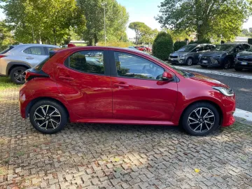 Car image 4