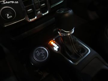 Car image 32