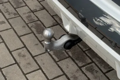 Car image 34