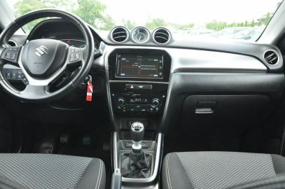 Car image 14