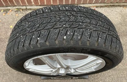 Car image 20