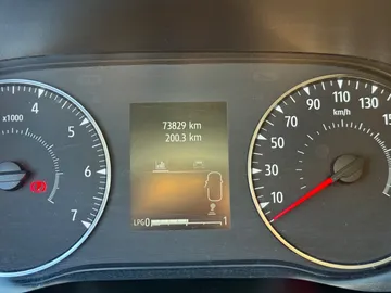 Car image 25