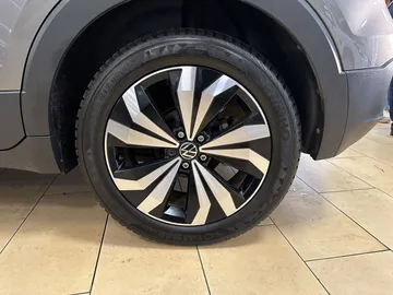 Car image 27