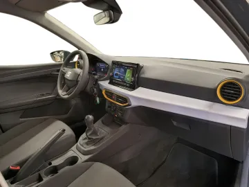 Car image 12