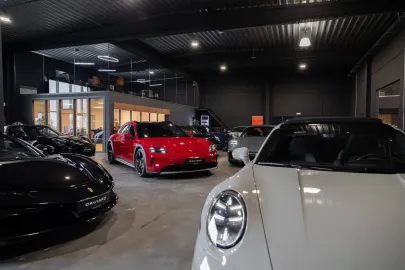 Car image 35