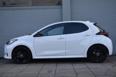 Car image 4