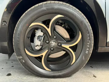 Car image 37