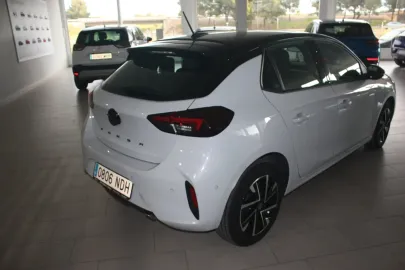Car image 5