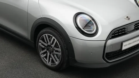 Car image 22