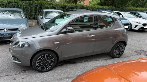 Car image 23