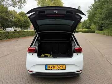Car image 29