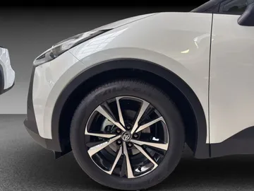 Car image 16