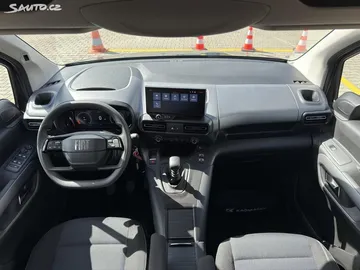 Car image 24
