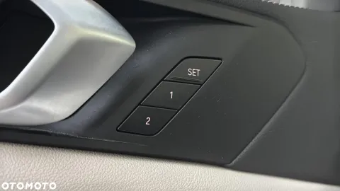 Car image 34