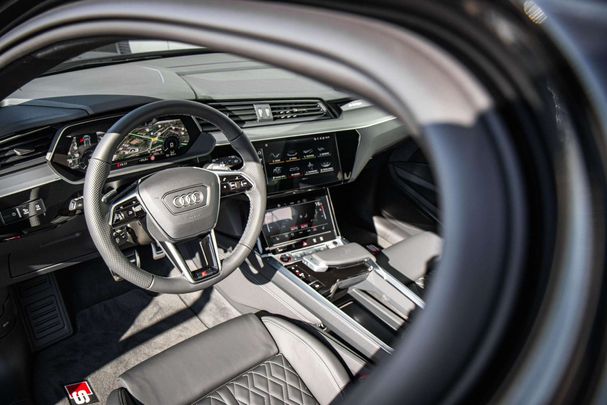 Audi SQ8 quattro e-tron 370 kW image number 5