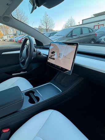 Tesla Model 3 AWD 324 kW image number 15