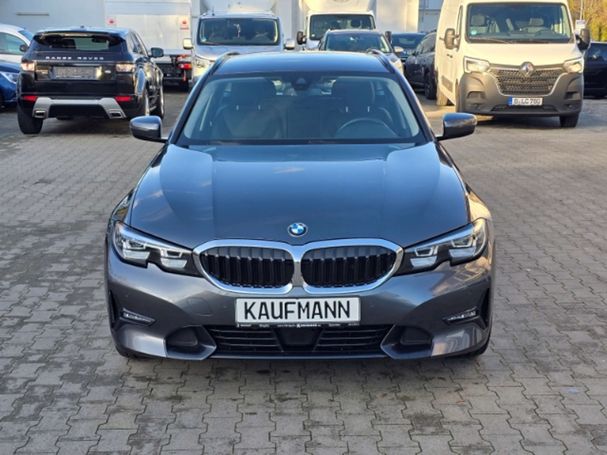 BMW 330i Touring Sport Line 190 kW image number 3