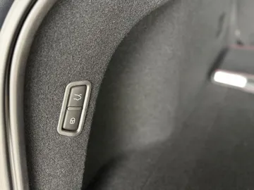 Car image 38