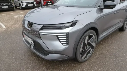 Car image 16