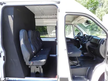 Car image 40