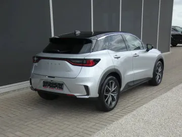 Car image 30