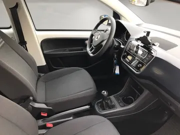 Car image 19
