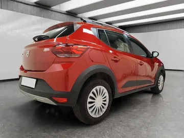 Car image 4