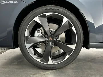 Car image 32