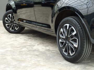 Car image 27