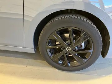Car image 26