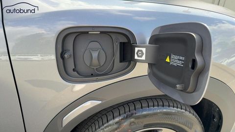 Car image 35