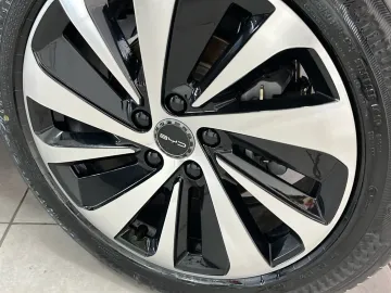 Car image 34