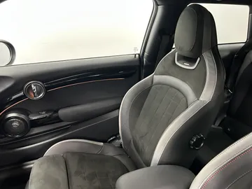 Car image 38