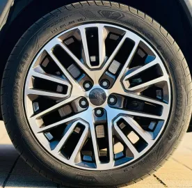 Car image 28